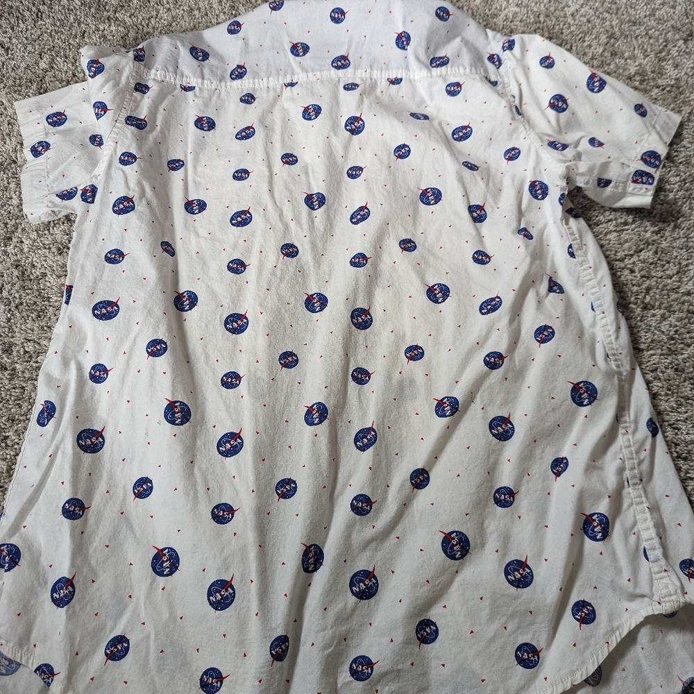 Nasa button down. - Picture 2 of 3